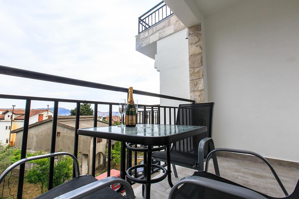 Apartments Saric Bar Exterior photo