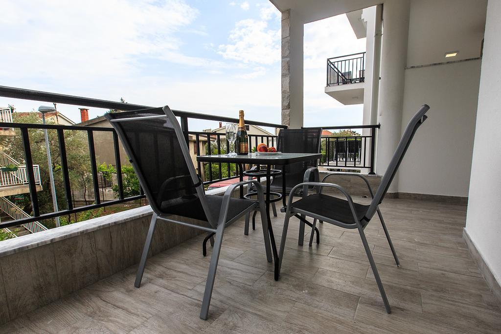 Apartments Saric Bar Exterior photo